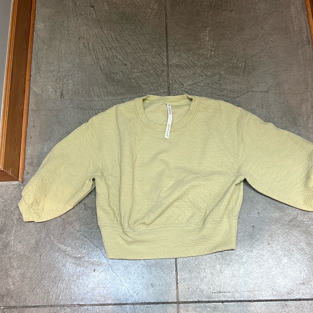 Lululemon crop top